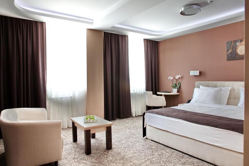 Čačak Garni Hotel Aveny מראה חיצוני תמונה